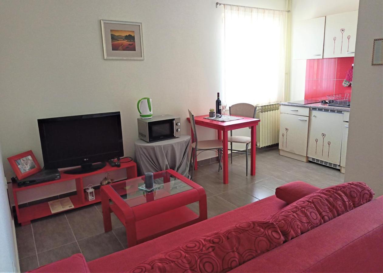 Cozy Apartment In The City Center Pula Exterior foto