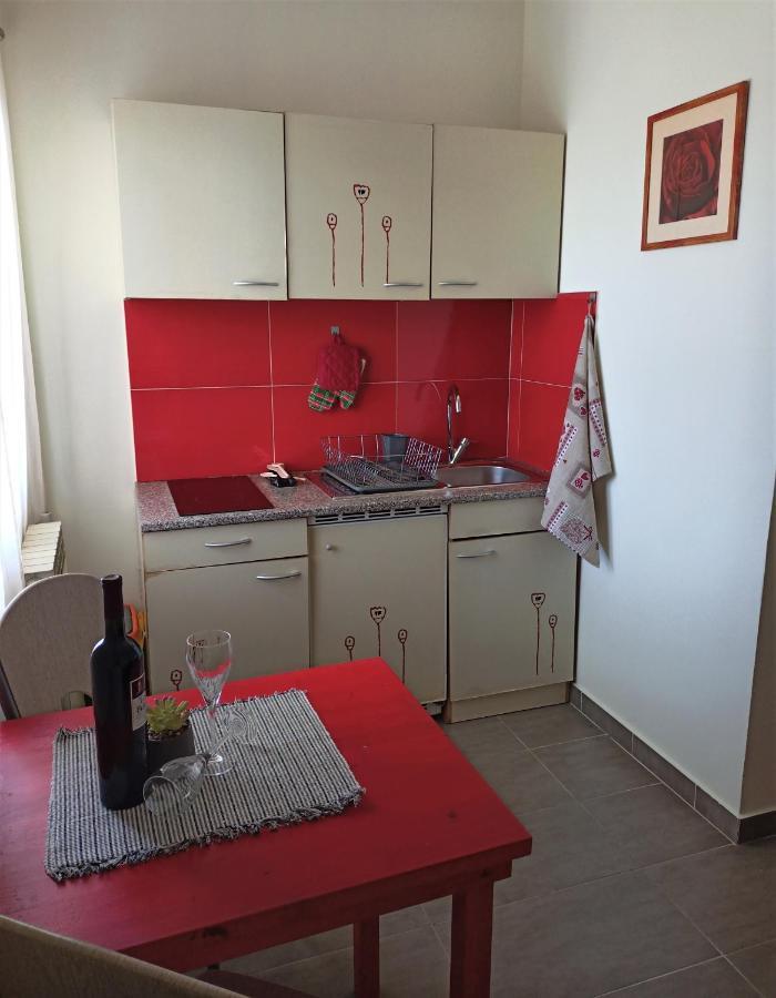 Cozy Apartment In The City Center Pula Exterior foto
